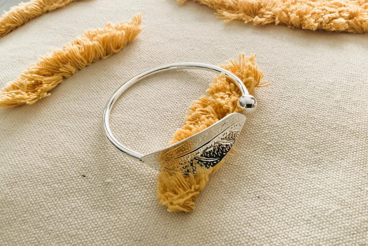 Pulsera ajustable plateada forma de hoja – elegante e intemporal – photo 2
